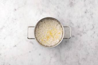 Cook the garlic rice