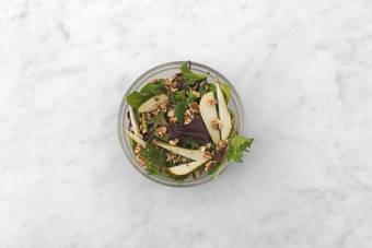 Lav valnød-pæresalat