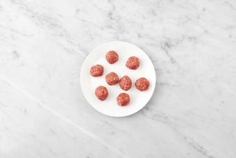 Form meatballs
