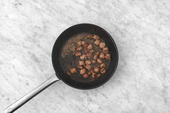 Rosolare la salsiccia