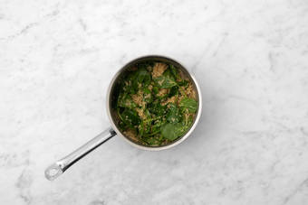 Bland spinat og bulgur