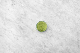 Prepara el mojo verde