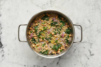 Finish bulgur-chickpea pilaf