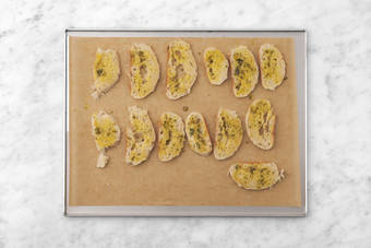 Préparer le pain à l'ail