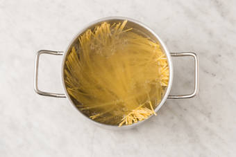 Spaghetti kochen
