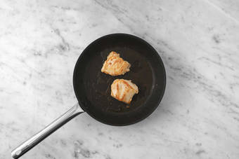 La poêle prend le relais