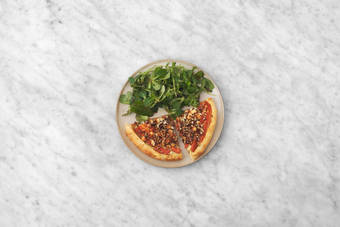 Tout le monde à table !