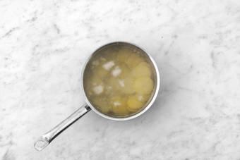 Pommes de terre en ébullition 