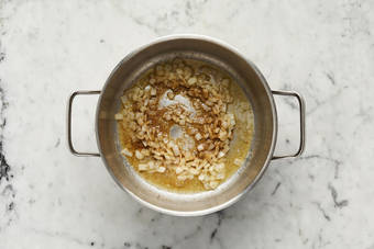 Start mac and cheese sauce