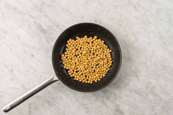 Kichererbsen rösten