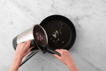 Thunfischsalat fertigstellen