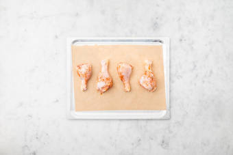 Pouletkeulen auf das Blech