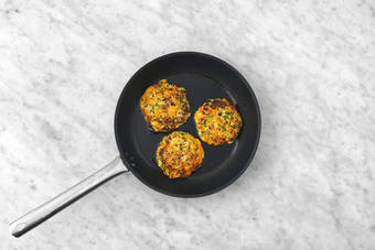 Cook the fritters & haloumi
