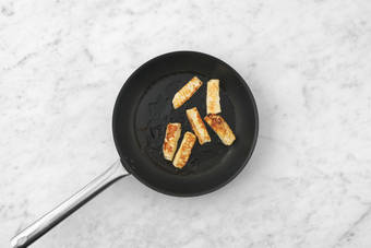 Cook the halloumi