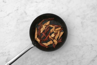 La poêle prend le relais