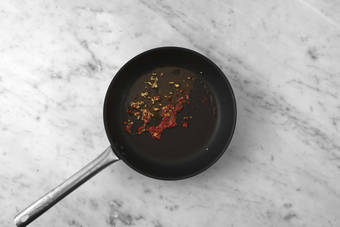 La poêle prend le relais