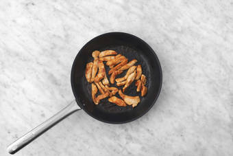 La poêle prend le relais