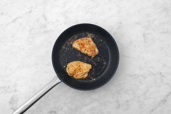 La poêle prend le relais