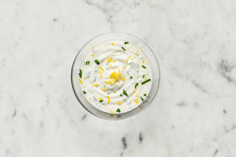 Make mint-yogurt sauce