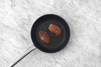 La poêle prend le relais 