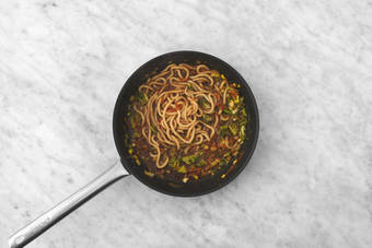 Añade los udon