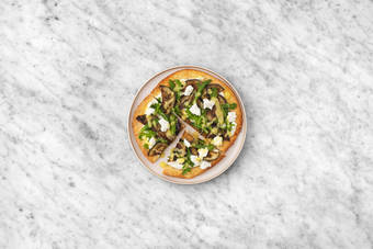 Cubre las pizzas y disfruta