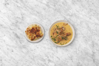 Touche final avant le service 