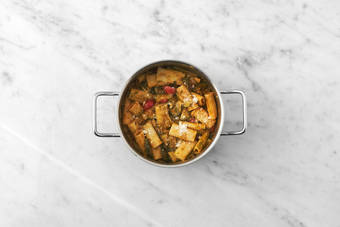 Combina la pasta y la salsa