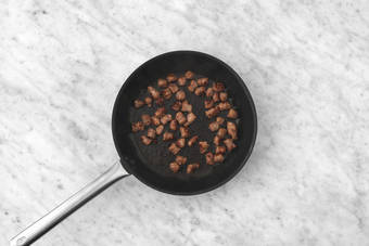 Cuocere la salsiccia 