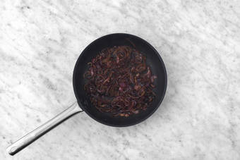 Caramellare la cipolla