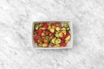 Tagliare e cuocere le verdure