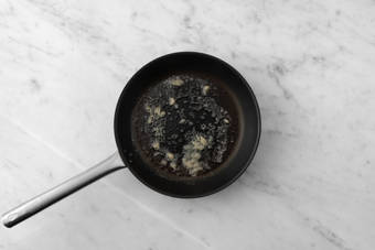 Start sauce and cook garlic