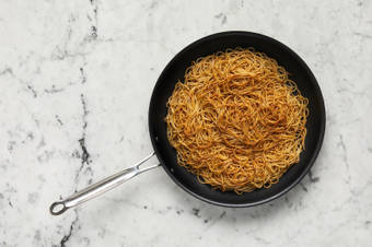 Make crispy noodles