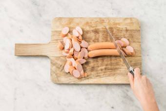 Würstli schneiden
