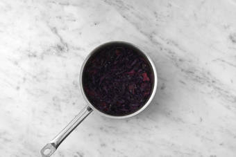 Apfel-Rotkohl kochen