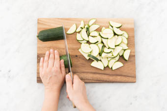 Zucchini schneiden