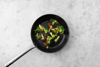 Broccoli anbraten