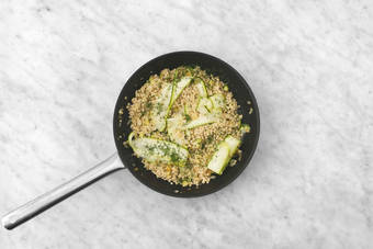 Combina los ingredientes