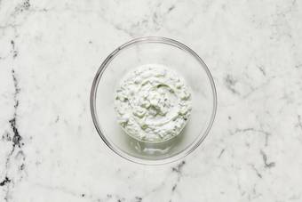 Make lemon-parsley cream