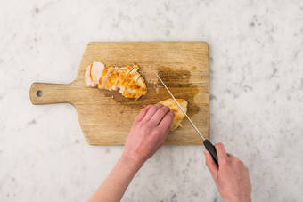 Hähnchenbrust schneiden