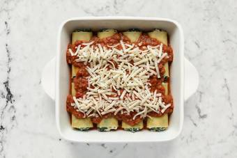 Assemble cannelloni 