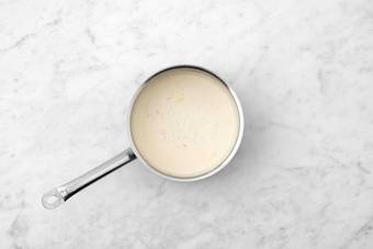 Make cream sauce