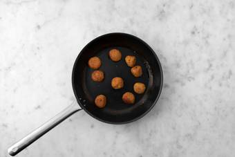 Falafel bakken