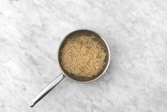 Noedels koken