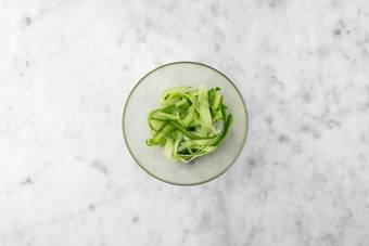Prepare the Cucumber Chutney