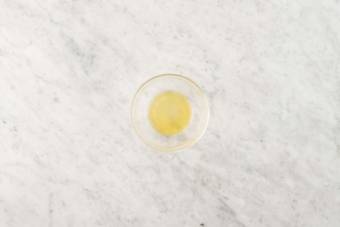 Make vinaigrette