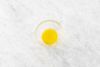 Make vinaigrette