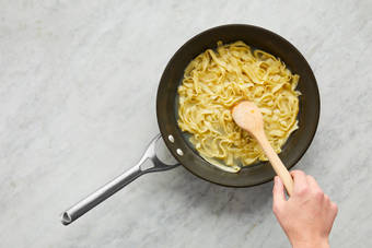 Mix Ricotta & Cook Pasta