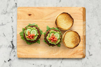  Assemble Burgers