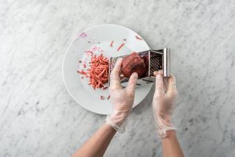 Coarsely grate the beets